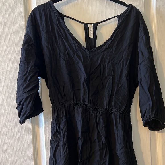 Medium Black Dress with open back detail - Picture 4 of 5